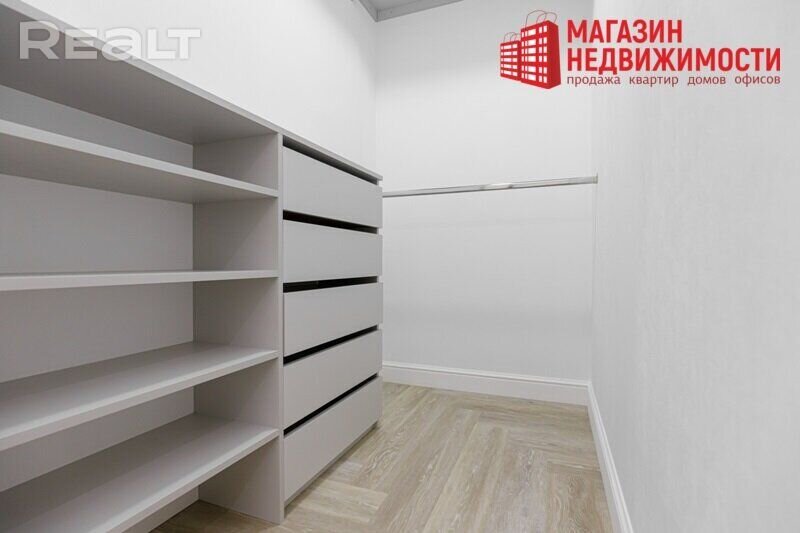 Гардеробная в квартире на Суворова