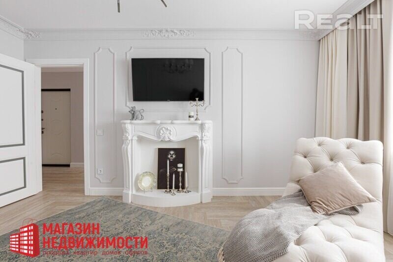 Недвижимость недели: купить три квартиры с “богатым” ремонтом Камин в в квартире на Суворова