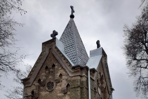 Старинную часовню на воинском кладбище в Гродно продолжают ремонтировать. Вот как она выглядит сейчас Могила-часовня Руссау