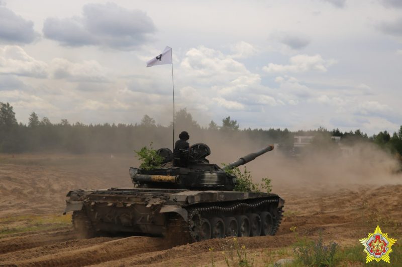 военные учения - танк