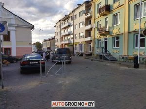 На парковке на Большой Троицкой заменят асфальт. Введут ли плату за пользование? Шлагбаум на Доминиканской 3