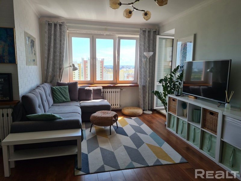 Зал в квартире на Тавлая