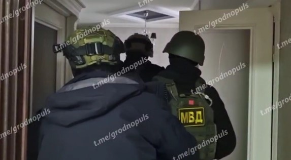 В Гродно задержан соучредитель фирмы по городским маршрутным перевозках ОМОН в Гродно. Скриншот Hrodna.life