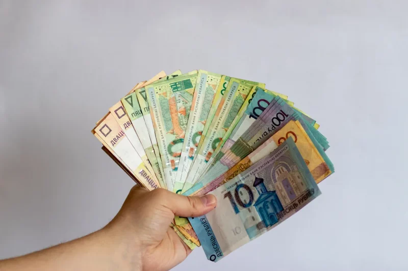 Гродненка уволилась, а потом узнала о диагнозе. Вернуться на работу не вышло - она пошла в суд зарплаты в Гродно и Беларуси в 2024 году - белорусские рубли