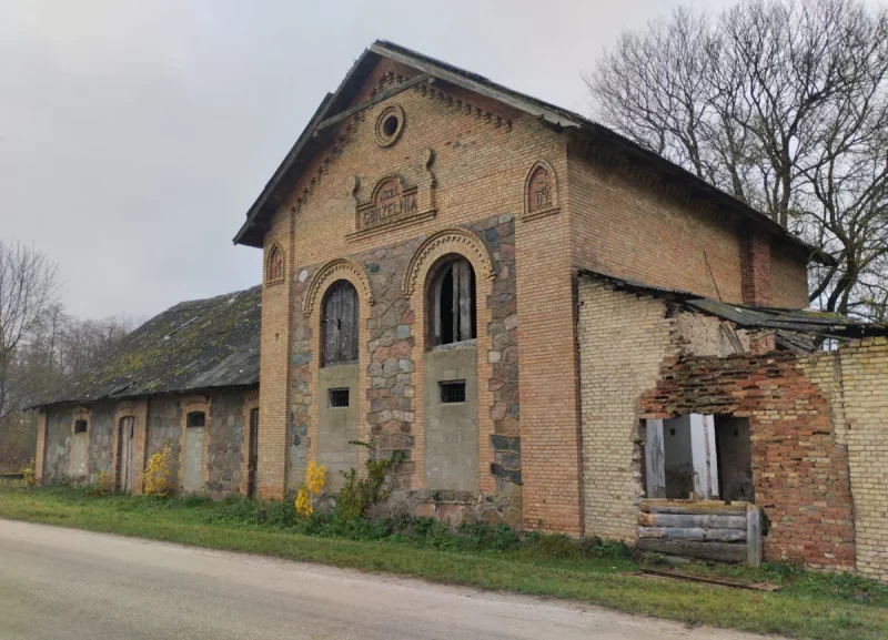 Под Гольшанами продают 100-летний спиртзавод по цене 20-летнего автомобиля Бывший спиртзавод (бровар) Скиндеров в селе Михайловщина Гольшанского сельсовета. Фото: Белорусская универсальная товарная биржа