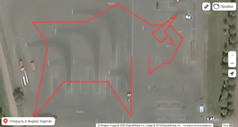 Посмотрите, какие новогодние фигуры выстраивают гродненцы из автомобилей: зубр, василек, снежинка (фото и видео разных лет)