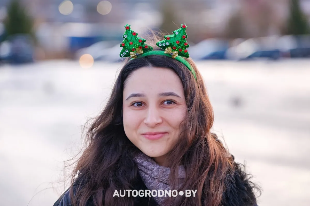 Посмотрите, какие новогодние фигуры выстраивают гродненцы из автомобилей: зубр, василек, снежинка (фото и видео разных лет)