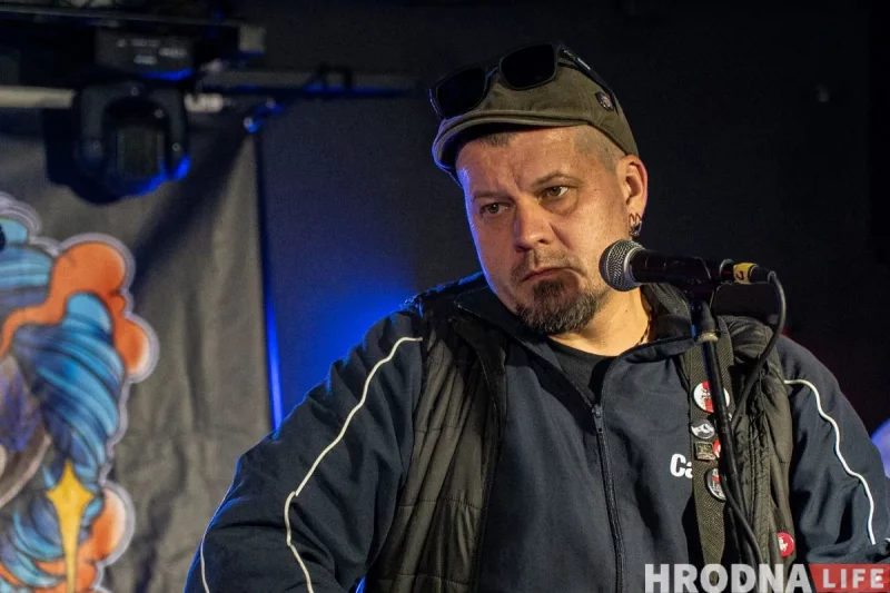 Фронтмен группы Dzieciuki Алесь Денисов: «Мы должны быть интересны не только белорусам, чтобы не превратиться в белорусское гетто» Алесь Денисов - фронтмен и лидер панк группы Dzieciuki (Детюки)