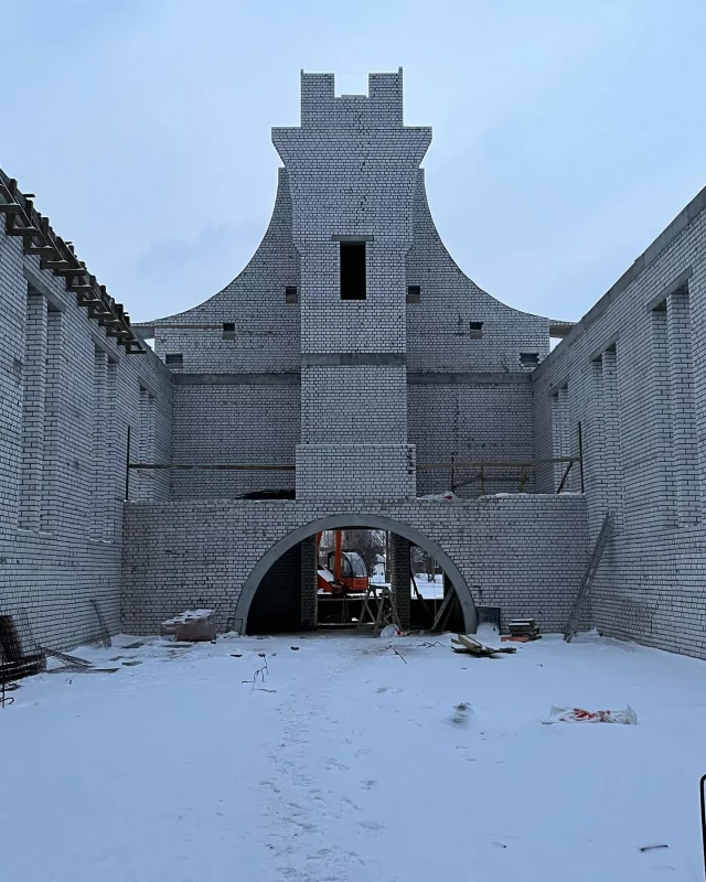 вид на стройплощадку костела в Барановичах-2