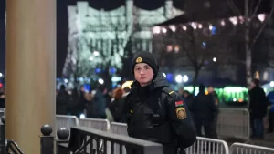 Подростка ранило взрывом петарды: как прошло празднование Нового года в Гродно и регионе Милиция на улицах в новогоднюю ночь 2024