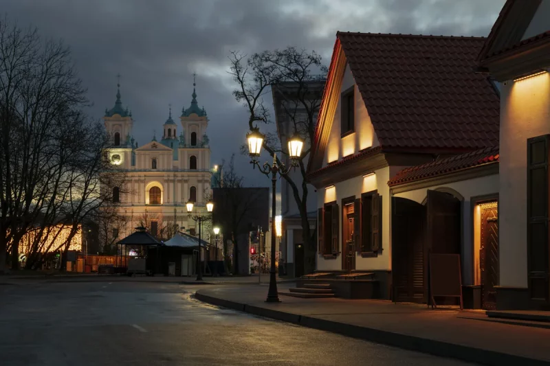 Гродно - улица Замковая, вид на дом рыбака и фарный костел