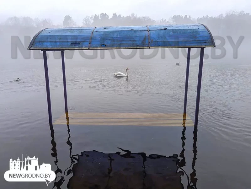 Затопленный пляж в Пышках