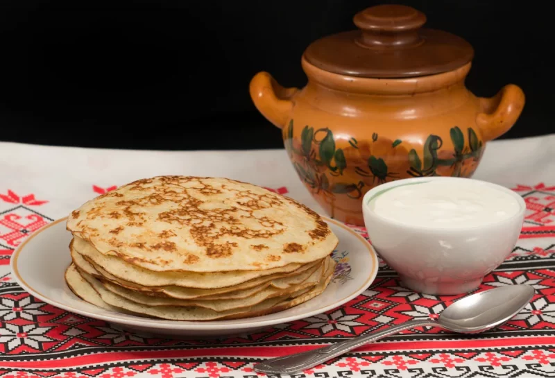 С икрой, мачанкой или малиновым джемом. Где поесть блинов в Гродно на Масленицу Блины на Масленицу. Фото: iStock