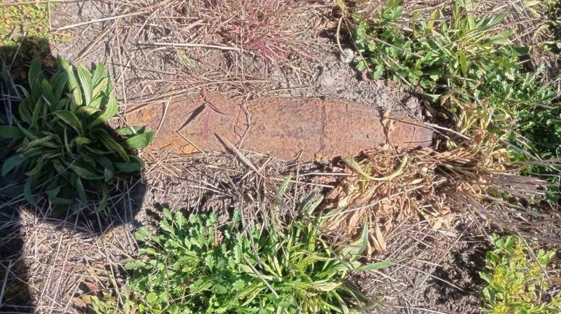 Большой тайник оружия нашли в Волковысском районе: выкопали 16 ящиков снарядов