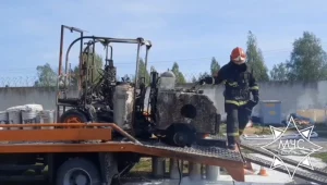 В Слониме загорелся разметочный автомобиль дорожников - рабочий погиб Сгоревшая покрасочная машина в Слониме