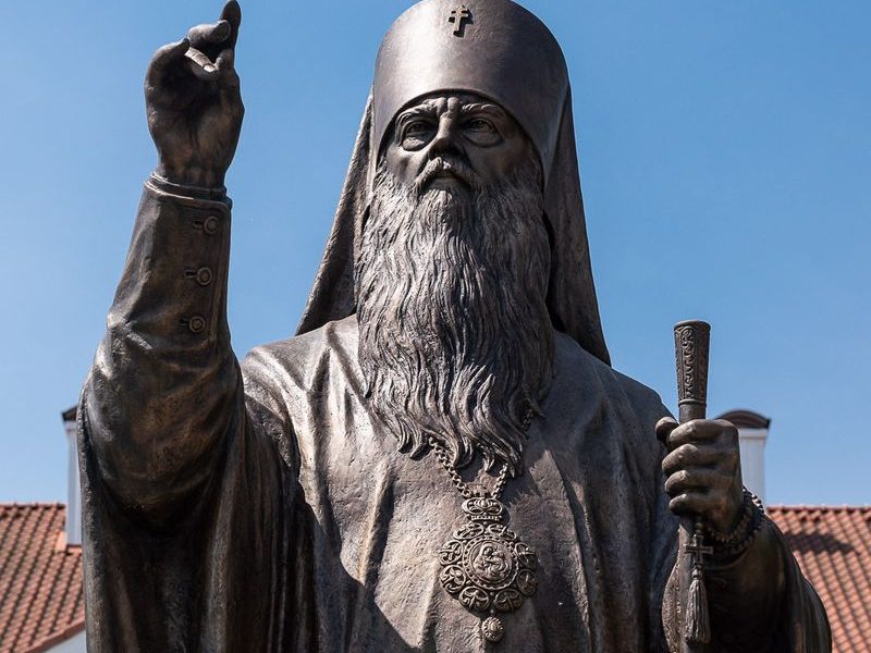 памятник митрополиту Филарету.