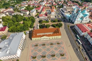 Как лучше восстановить гродненскую ратушу: объясняет историк Вот как могла бы выглядеть отреставрированная ратуша в стиле классицизма на главной площади Гродно. Графическая реконструкция на 1826 год. Гродненская ратуша – можно ли ее восстановить?