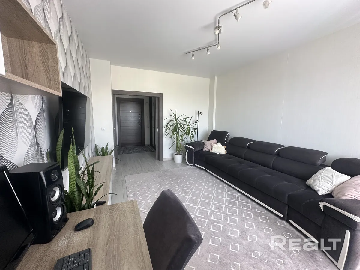 Зал в квартире на Белых Росах