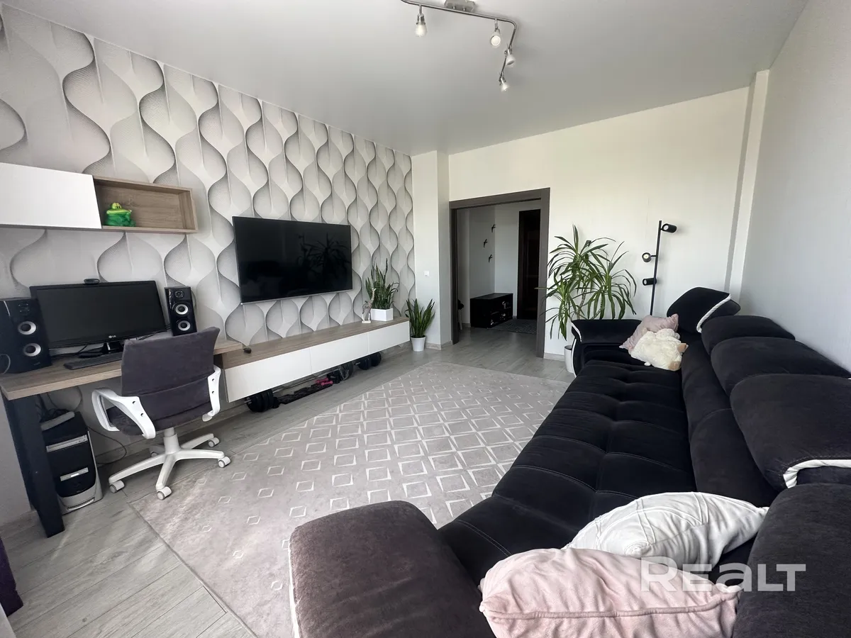 Зал в квартире на Белых Росах