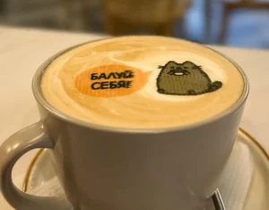 кофе принтер, который печатает рисунки и фотографии на кофейной пенке. Фото иллюстрационное, evebot.cc