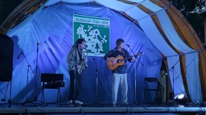 «Жалко романтику костра и звезд над головой». Поэт и бард Александр Слащёв рассказал, чем его расстроил «Зеленый Гран-При 2024» Концерт на фестивале "Зелёный Гран-При", 25 мая 2024 г. Скриншот с видео канала "Клуб авторской песни и поэзии Аўторак Гродно" на YouTube