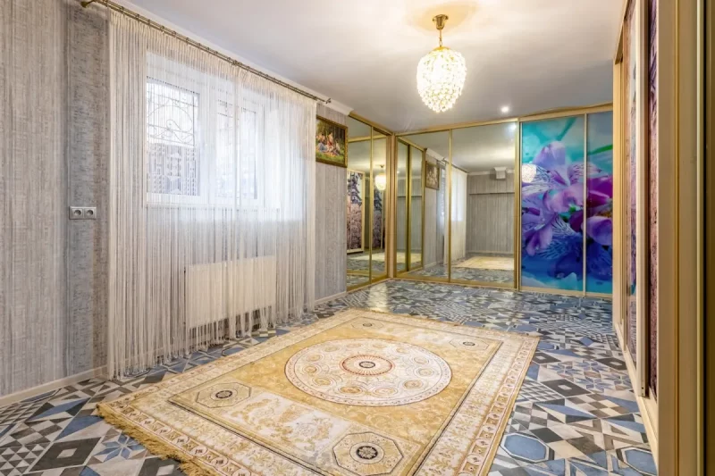 Пад Гроднам прадаюць дом за $500 000: паглядзіце на гэты палац