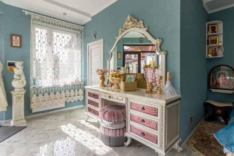 Пад Гроднам прадаюць дом за $500 000: паглядзіце на гэты палац