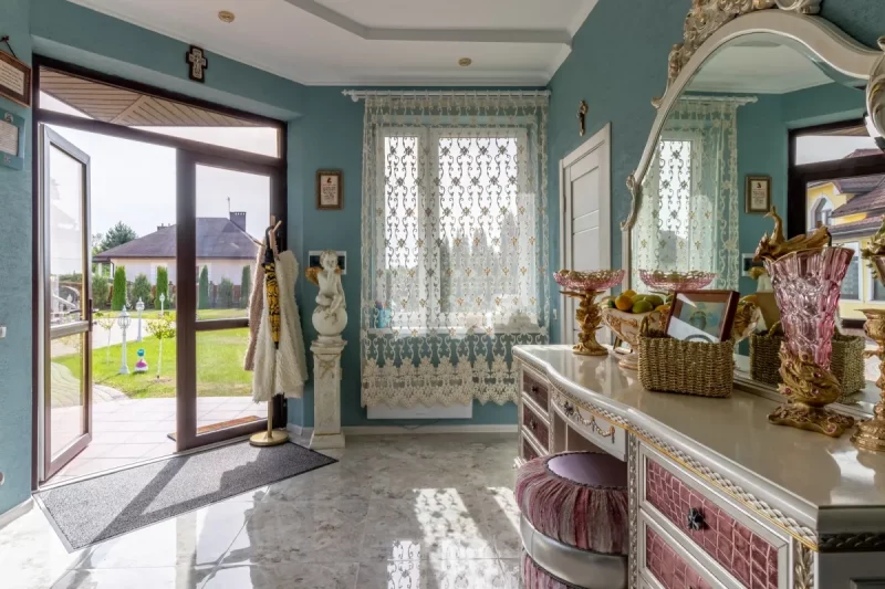 Пад Гроднам прадаюць дом за $500 000: паглядзіце на гэты палац