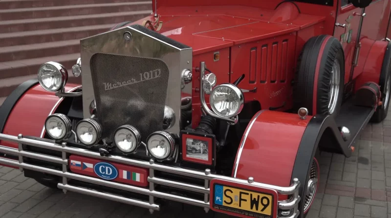 Польские туристы на машине из "Приключений Фунтика" проехались по Гродненщине: хвалят открытые в воскресенья магазины и хорошие дороги