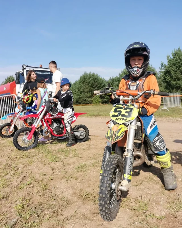 Пад Гроднам лёталі матацыклы: Кубак Беларусі па мотакросе прайшоў у Караліно