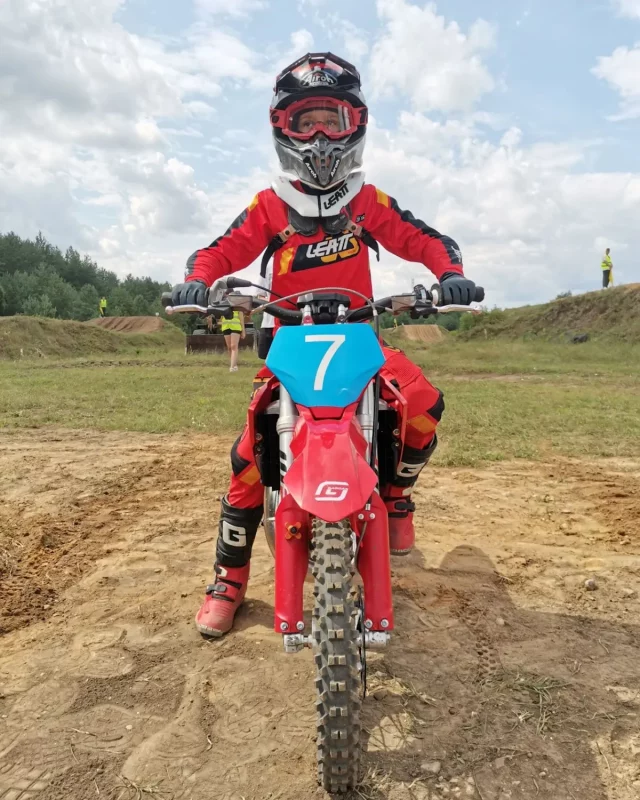 Пад Гроднам лёталі матацыклы: Кубак Беларусі па мотакросе прайшоў у Караліно