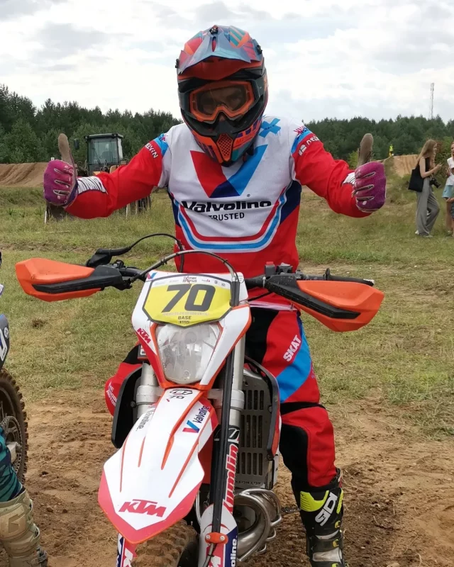 Пад Гроднам лёталі матацыклы: Кубак Беларусі па мотакросе прайшоў у Караліно