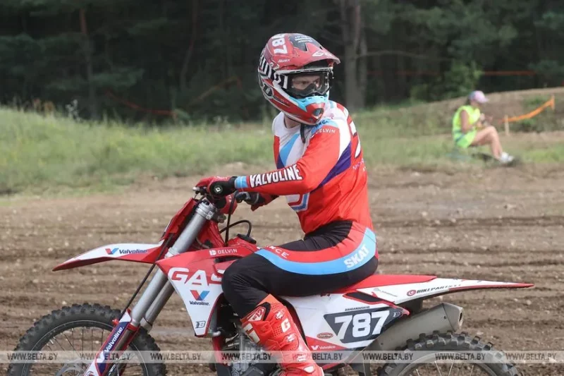 Пад Гроднам лёталі матацыклы: Кубак Беларусі па мотакросе прайшоў у Караліно