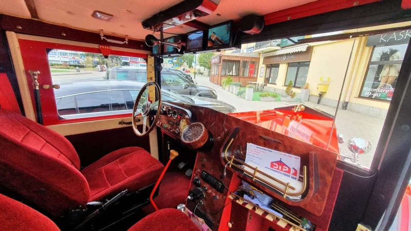 Польские туристы на машине из "Приключений Фунтика" проехались по Гродненщине: хвалят открытые в воскресенья магазины и хорошие дороги