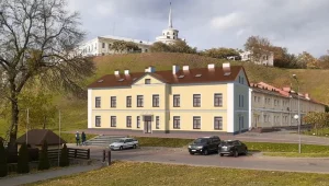 Рядом с Новым замком построят гостиницу: начались общественные обсуждения Вариант проекта будущего здания гостиницы на набережной Гродно около Нового замка. Источник: Urban Hrodna