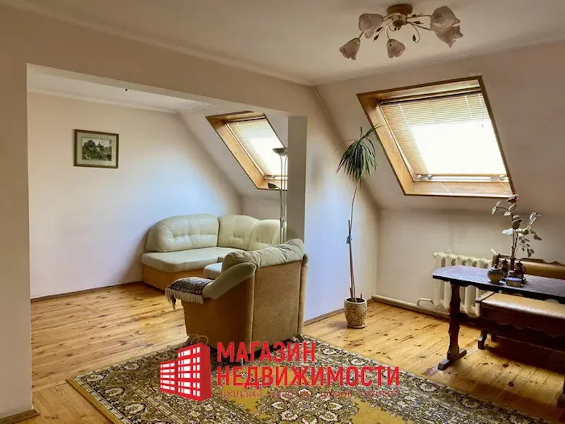 Недвижимость недели: двухуровневая квартира в единственной для Гродно надстроенной пятиэтажке Двухуровневая (двухэтажная) квартира в надстроенном доме с мансардой на улице Поповича в Гродно. Фото: https://shoprealty.by