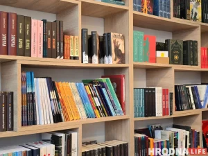Белорусский книжный магазин "Кнігаўка" в Варшаве. Фото: Hrodna.life