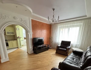 Недвижимость недели: трешка с объемным дизайном на Девятовке Квартира в дома на Брикеля в Гродно - ремонт с колоннами, арками и нишами