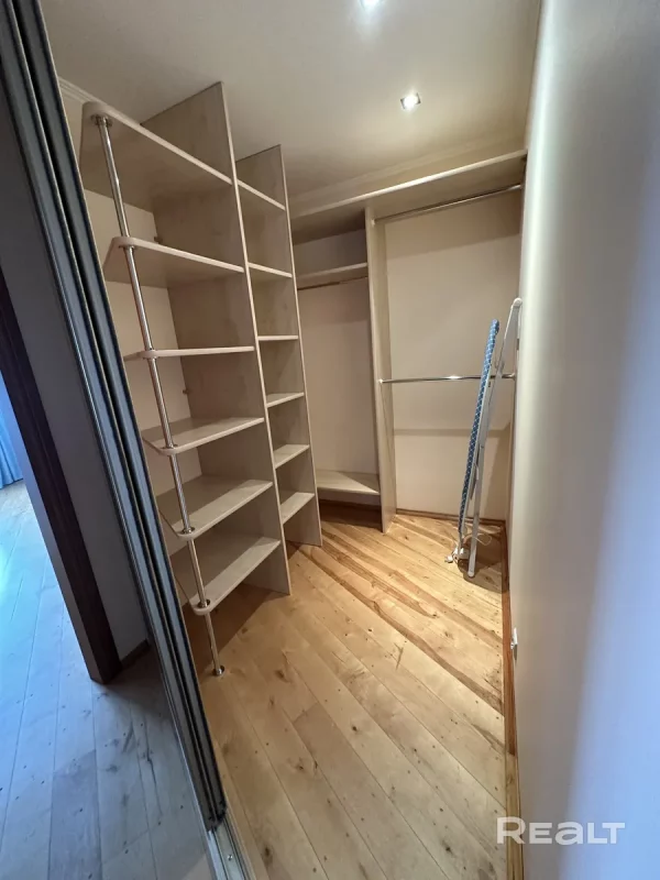 Недвижимость недели: трешка с объемным дизайном на Девятовке