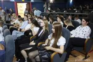 Бюджетники заполнили кинотеатры на премьере фильма “Культурный код” Зрители на фильме "Культурный код"