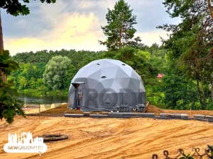 гостиница из модульных полусфер в Пышках в Гродно