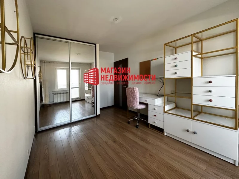 Недвижимость недели: четырехкомнатная квартира в темных тонах рядом с Неманом