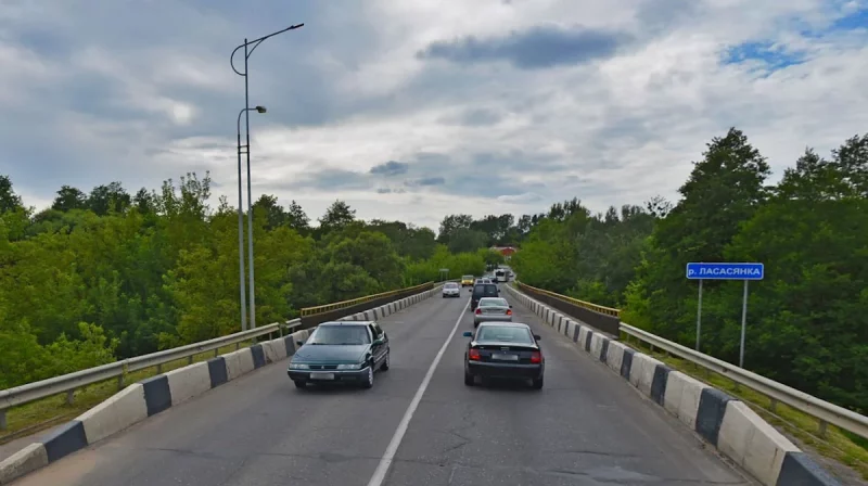 Караник рассказал, когда в Гродно построят пятый мост через Неман и что ждет другие городские мосты Мост через Лососянку в Гродно. Фото: Яндекс Карты