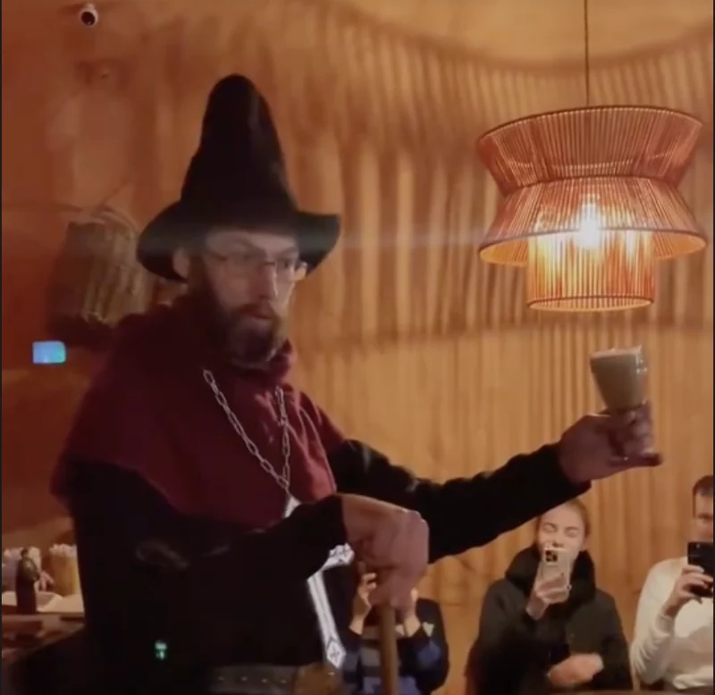 В Гродно разработали новый фирменный кофе - в честь святого Губерта Презентация нового кофе святого Губерта в кафе «Джезва». Скриншот Hrodna.life из Instagram Михаила Нарынкевича