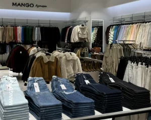 Mark Formelle выпустил новую коллекцию с фешн-переосмыслением традиционных мотивов Ассортимент в гродненском Mango. Скриншот Hrodna.life из Instagram Triniti