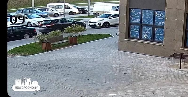 Гродненцы жаловались, что в Грандичах занимают парковочные места для людей с инвалидностью. Проблему решили радикально