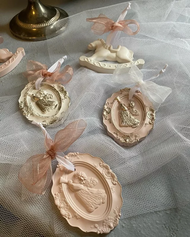 Расписные шары и снеговики ручной работы: где в Гродно купить новогодний декор