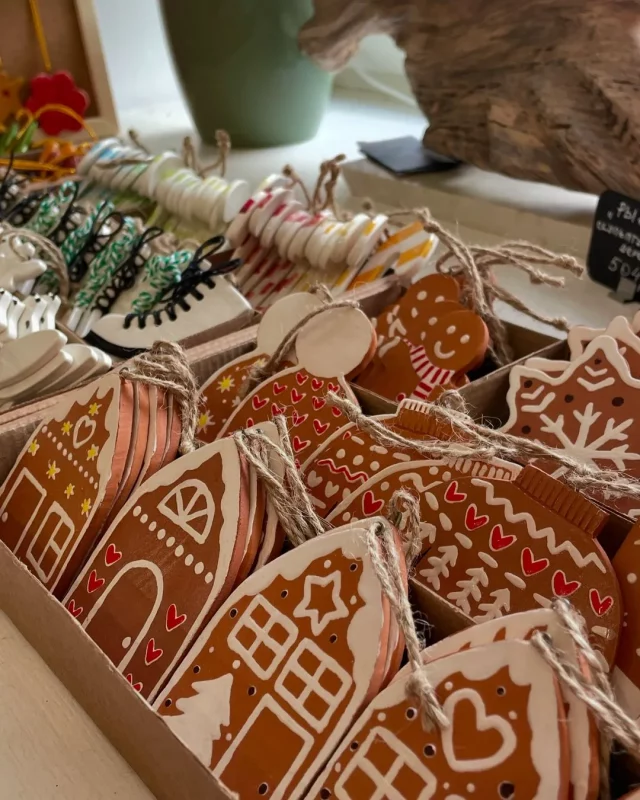 Расписные шары и снеговики ручной работы: где в Гродно купить новогодний декор