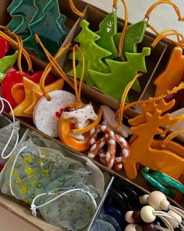 Расписные шары и снеговики ручной работы: где в Гродно купить новогодний декор