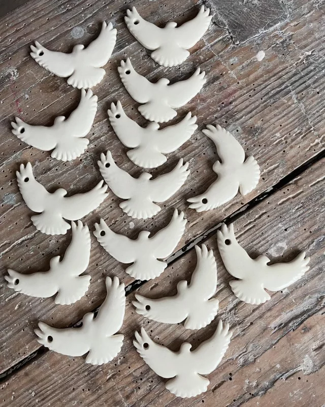 Расписные шары и снеговики ручной работы: где в Гродно купить новогодний декор